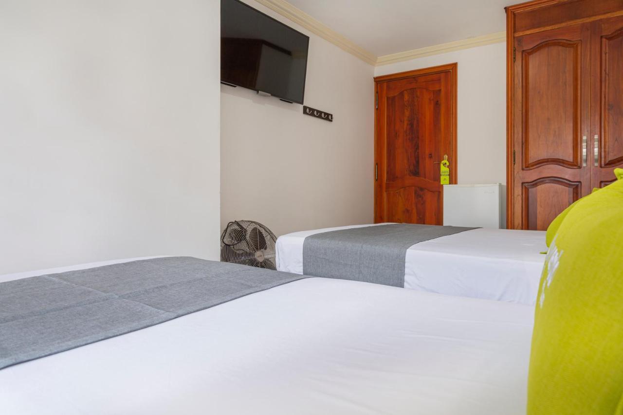 Hotel Boutique Laureles Home - Ayenda 1258 (Adults Only) Μεντεγίν Εξωτερικό φωτογραφία
